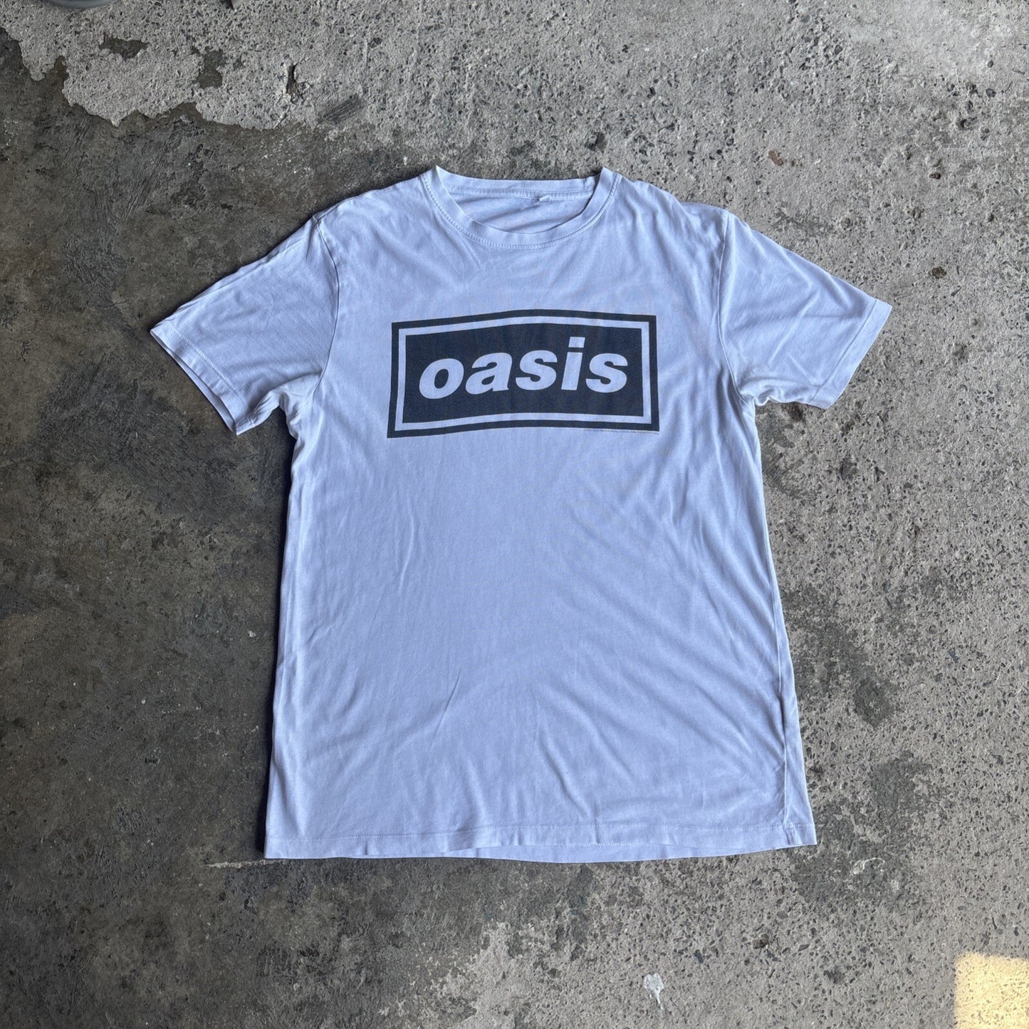 White Oasis Iconic Graphic Print T-shirt | Size M