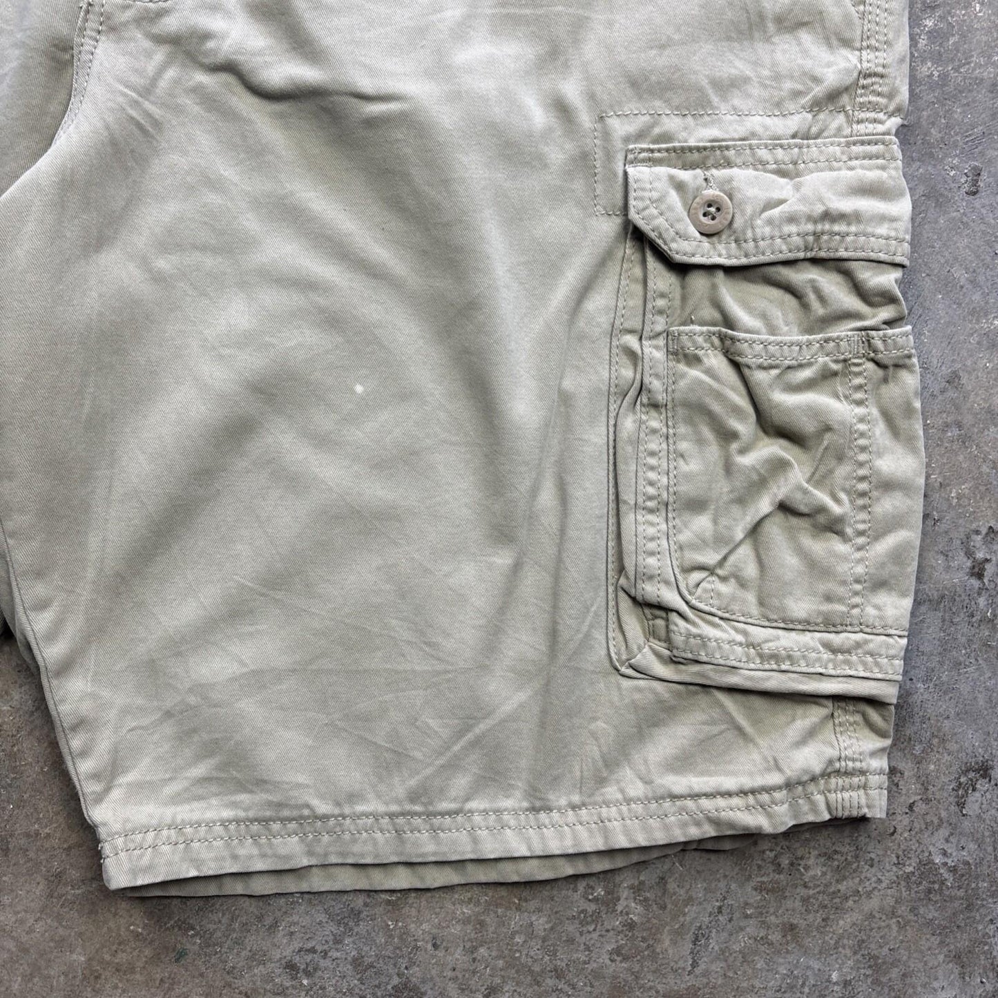 Cream Lee Men’s Cargo Shorts - W42