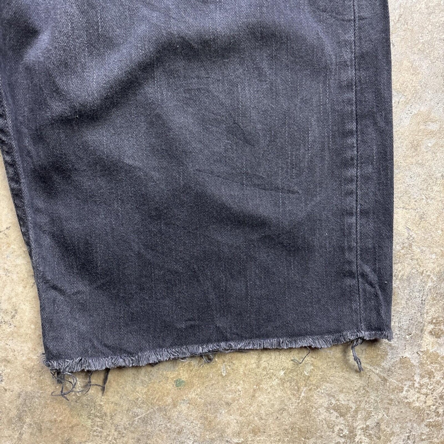 Black Levi’s 569 Men’s Cut Off Shorts - W38