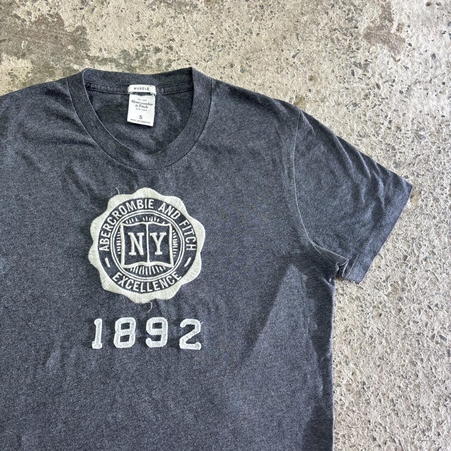 Abercrombie &  Fitch Grey Embroidered T-Shirt | Size: Small
