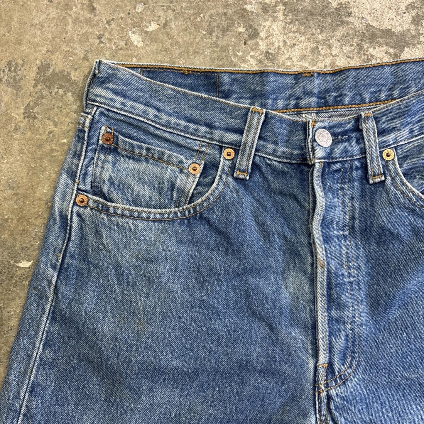 Blue Denim Levi’s Cut Off Jean Shorts | 31"