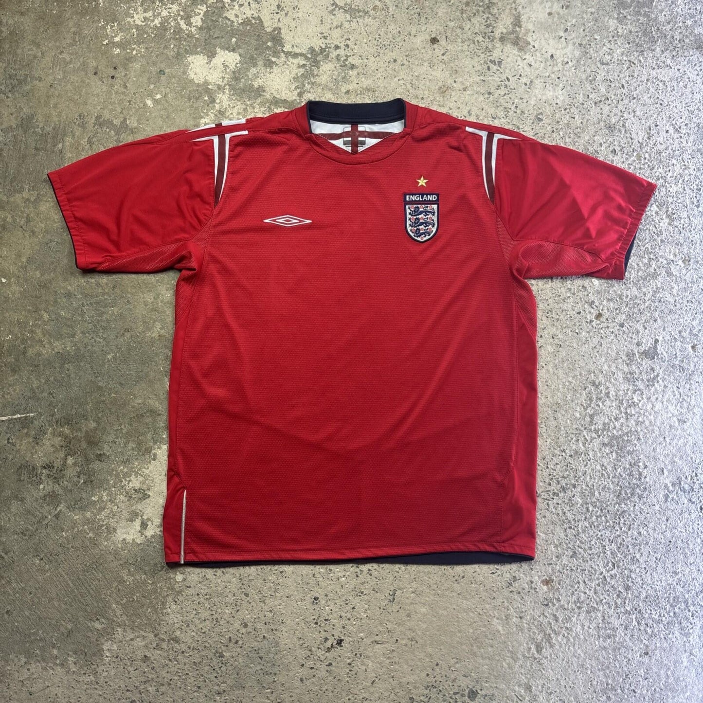 Red England 2004/06 Football Umbro Away Shirt | Size: XL