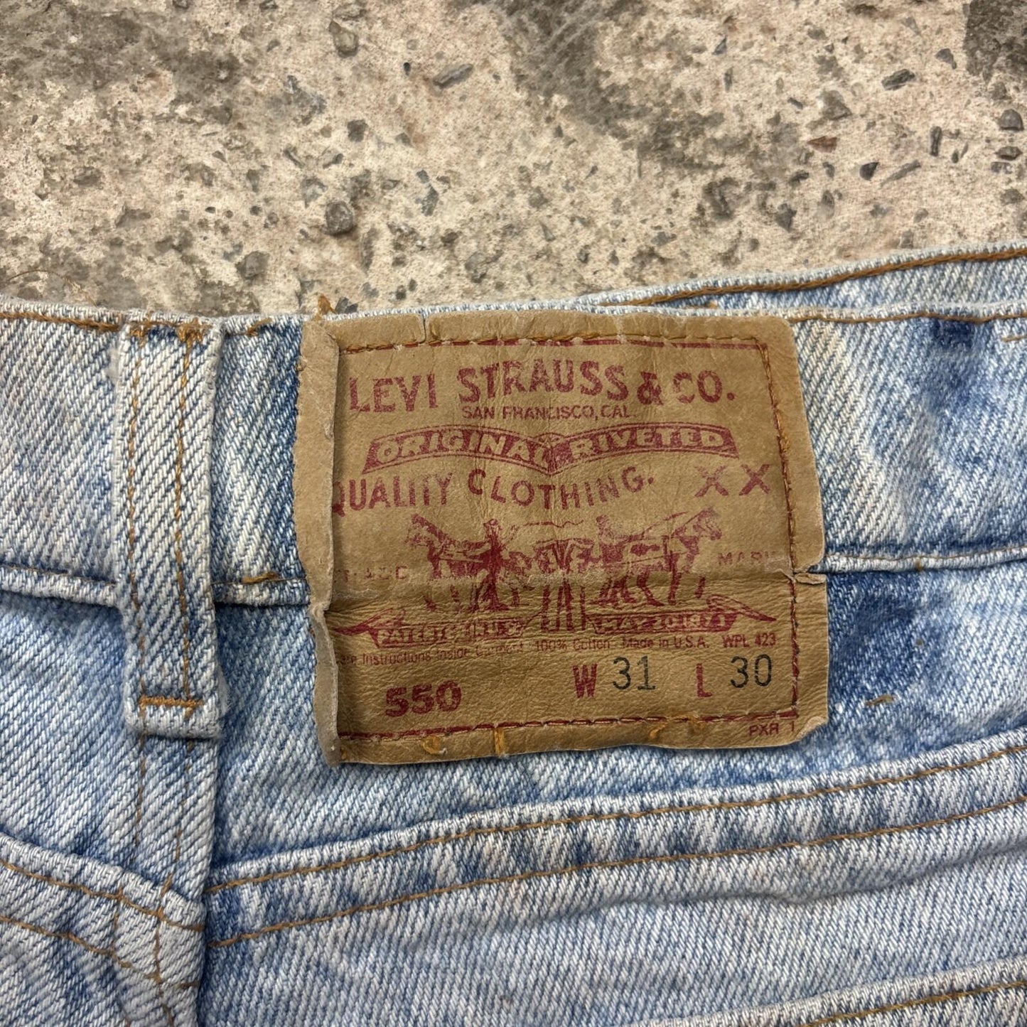 Light Blue Denim Levi’s 550 Cut Off Jean Shorts | W31"
