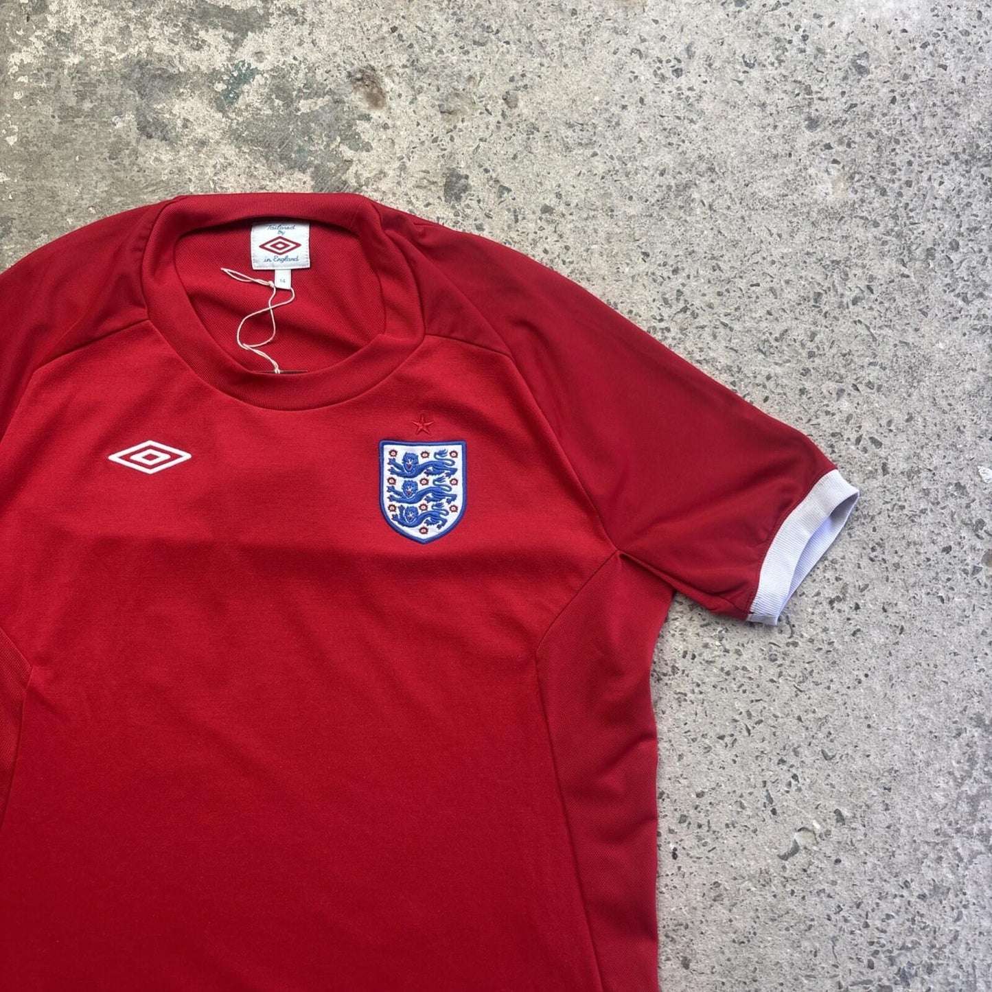 Red 2010/11 Umbro England Away Football Shirt Size: 14 (women’s)
