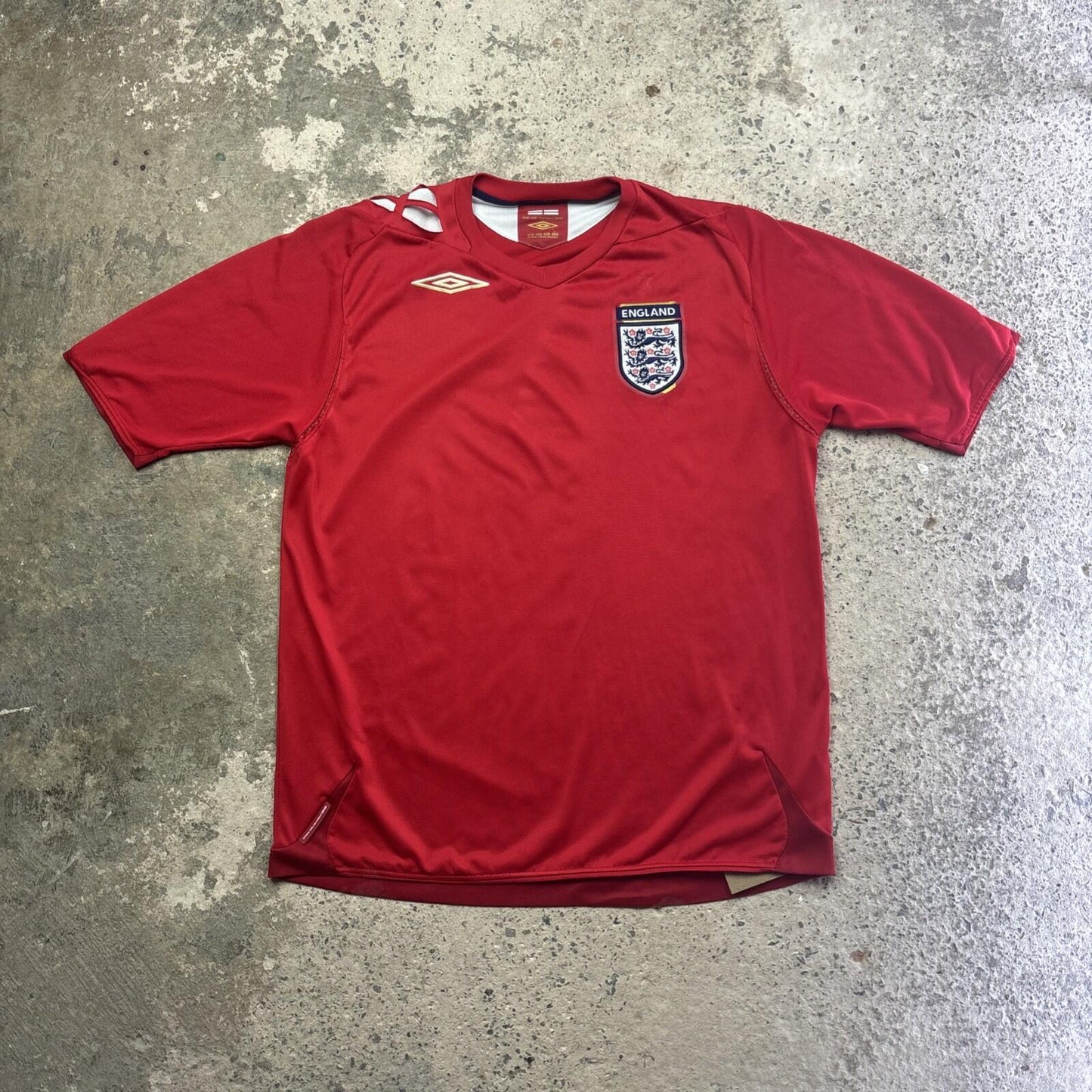 Red Umbro England 2006/08 Away Shirt | Size: L