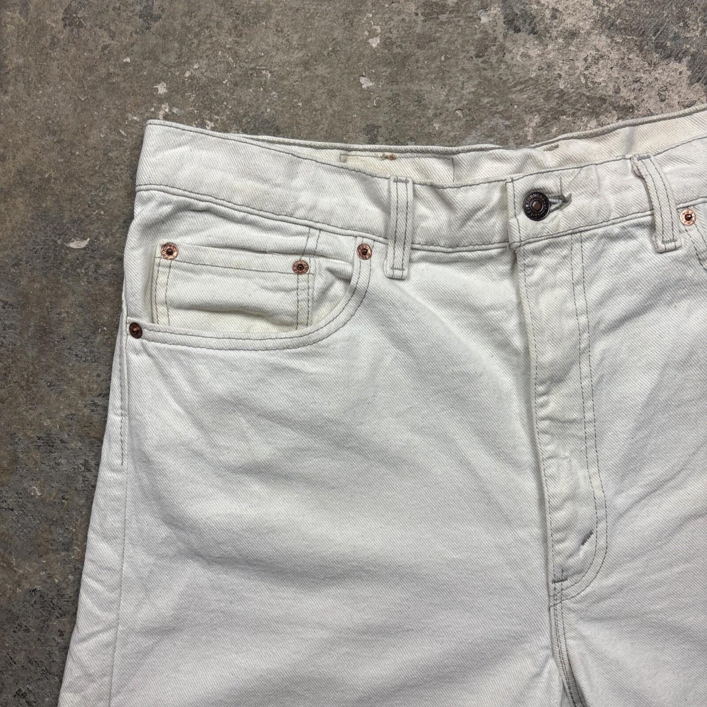 Cream Denim Levi’s 505 Jean Shorts | W38"