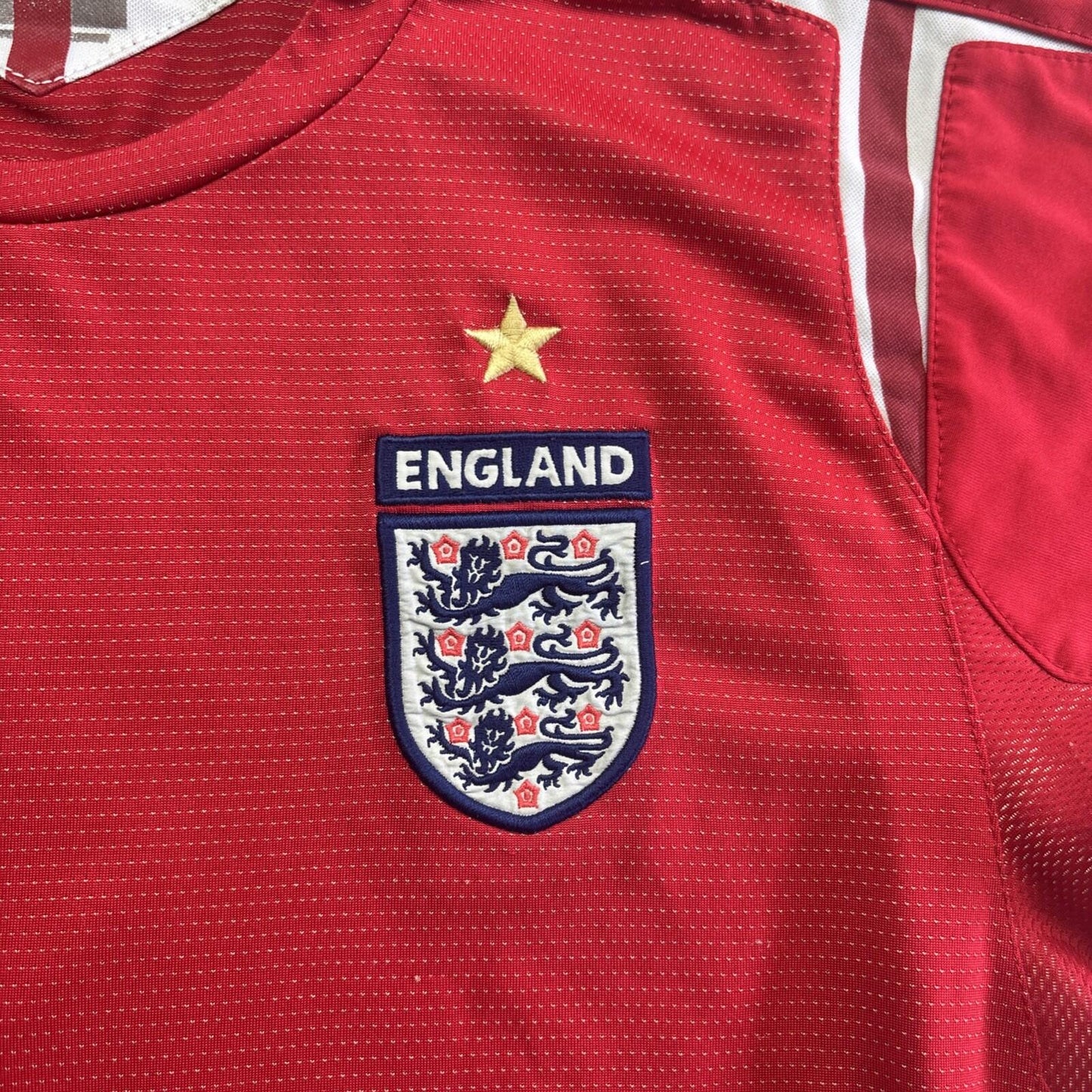 Red Umbro 2004/06 England Football Shirt | Size: S