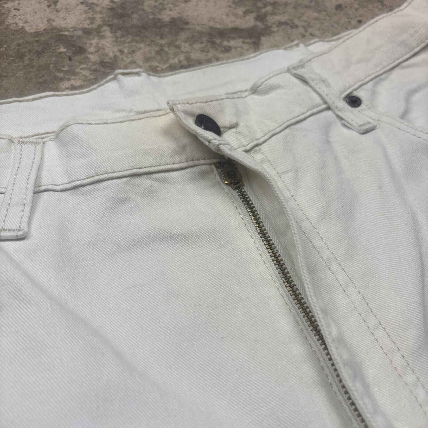 White Levi’s 569 Relaxed Jean Shorts | W38"