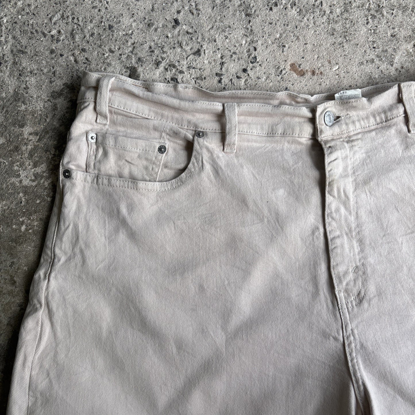 Cream Denim Levis Shorts | W40"