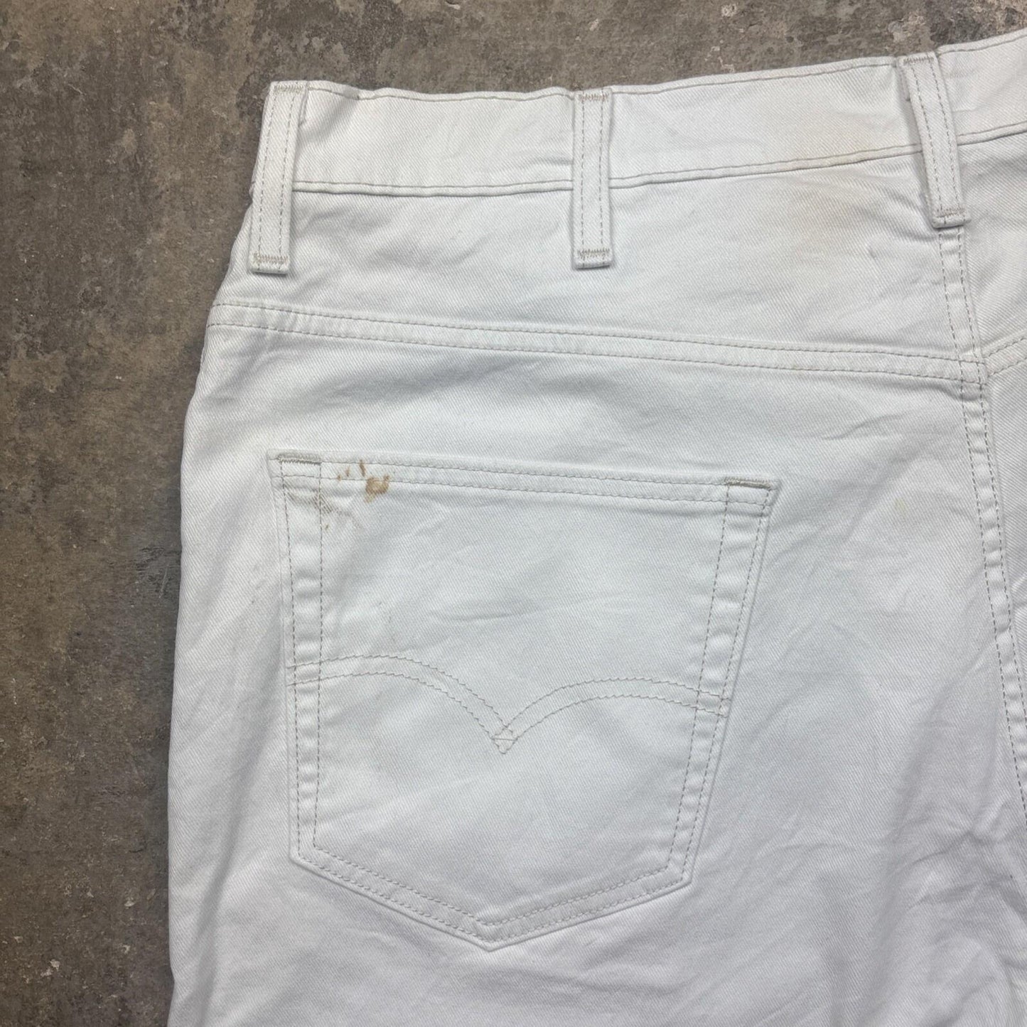 White Levi’s 569 Relaxed Jean Shorts | W38"