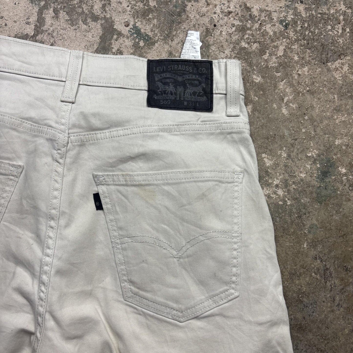 Cream Denim Levi’s 569 Bermuda Men’s Shorts | W31