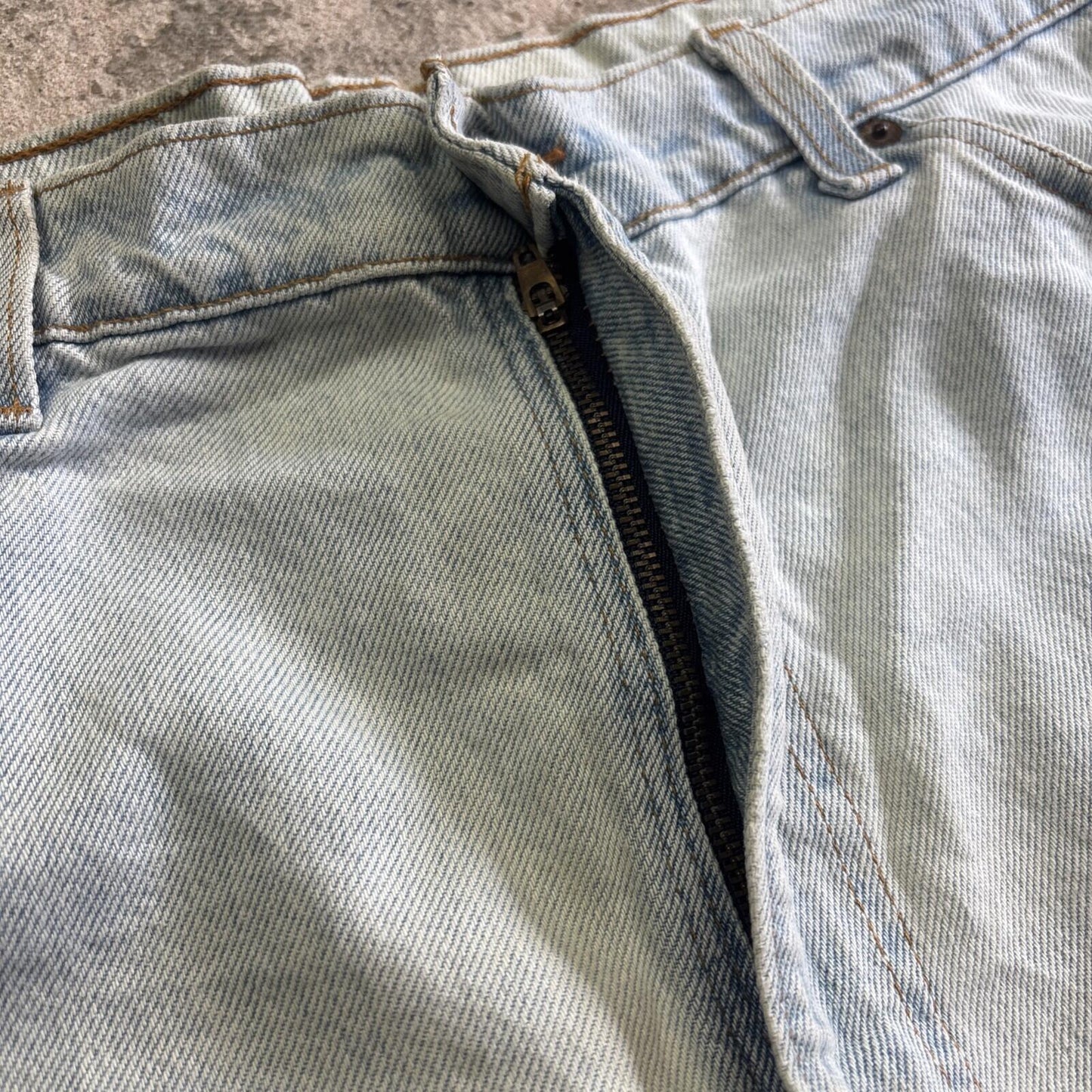 Light Blue Levi’s Denim Jean Shorts | W40