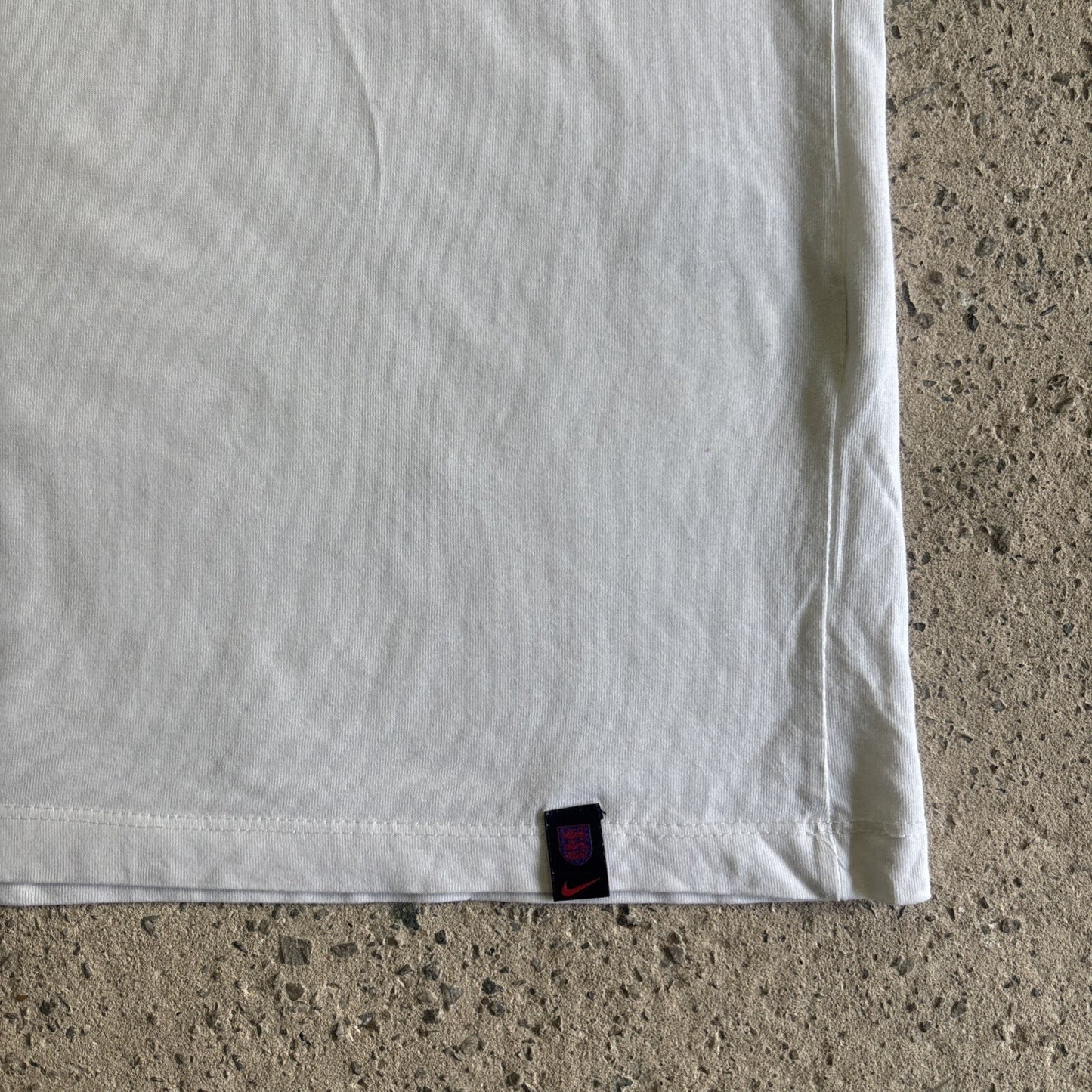 White Nike Graphic England Football T-shirt | Size: L