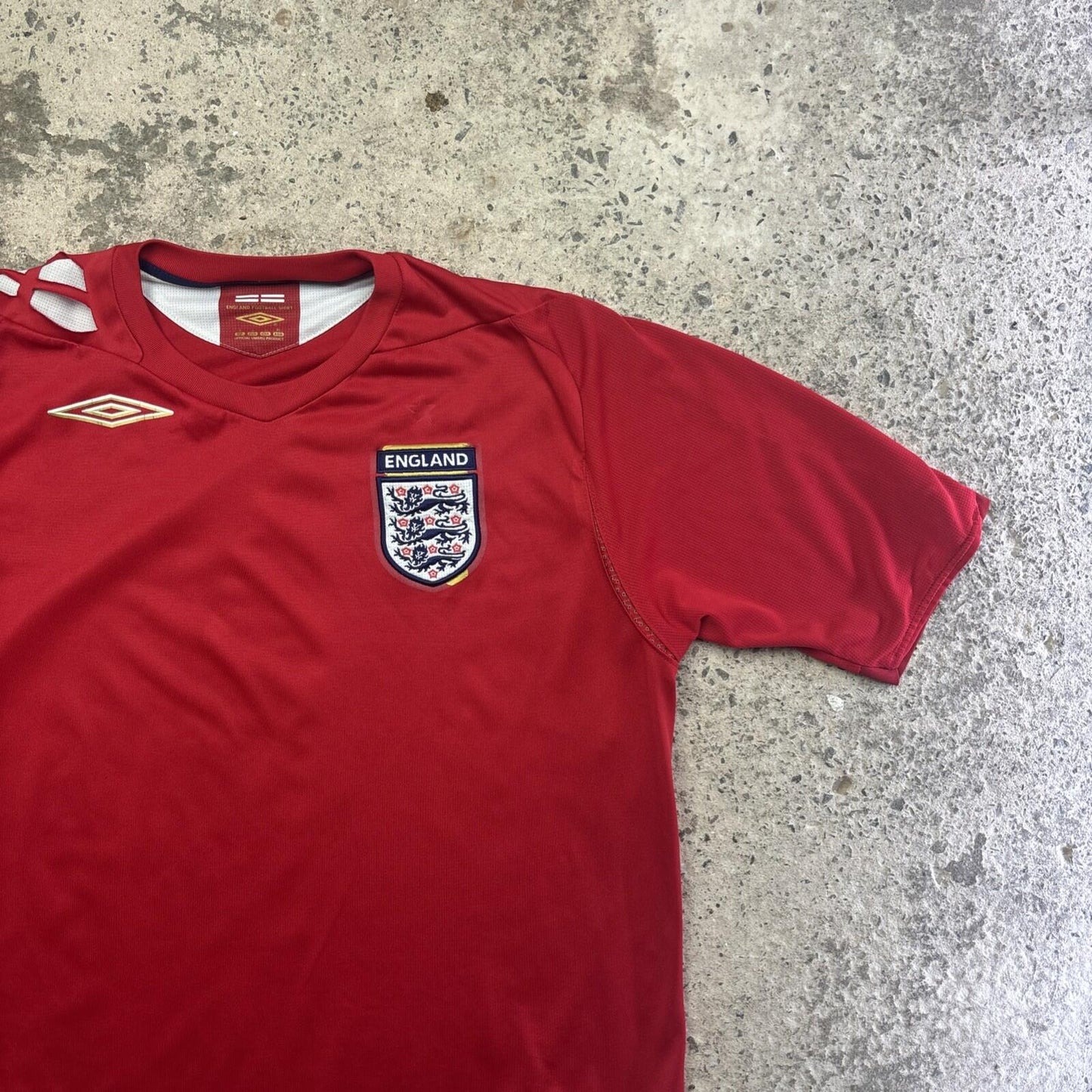 Red Umbro England 2006/08 Away Shirt | Size: L