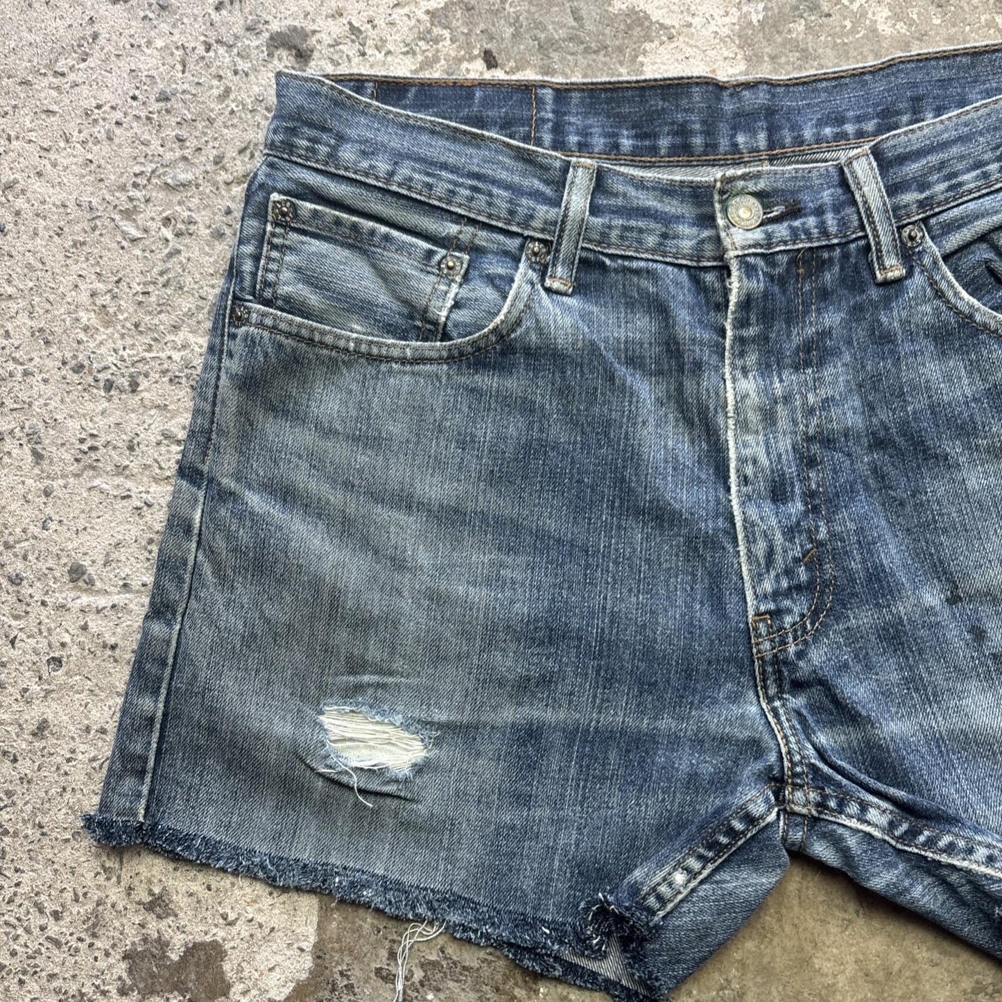 Blue Denim Levi’s 505 Men’s Cut Off Shorts | W33