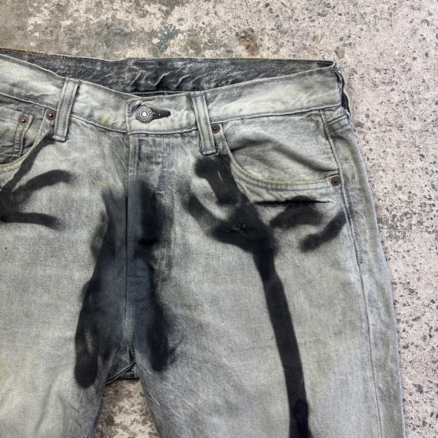 Grey & Black Paint Design Levi’s Jean Shorts | W30"