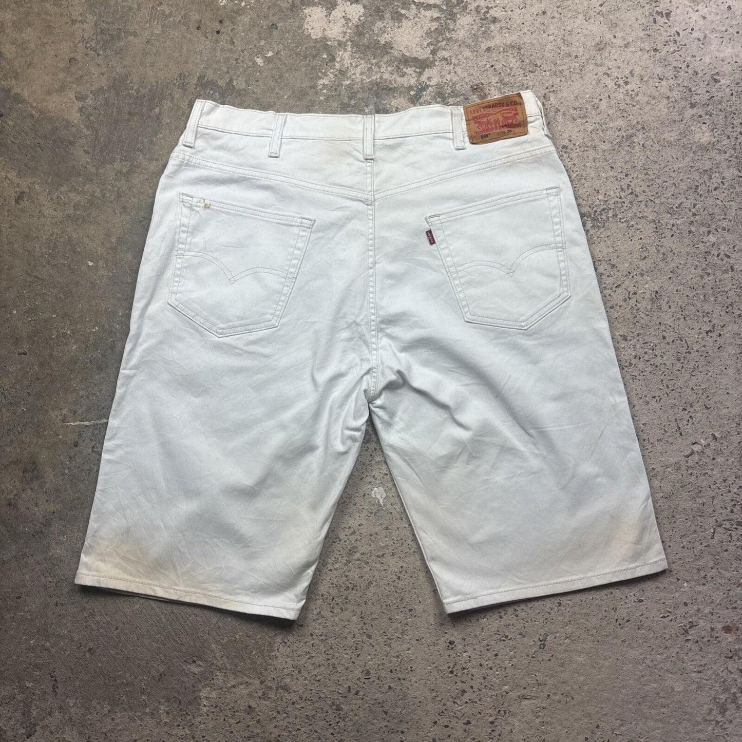 White Levi’s 569 Relaxed Jean Shorts | W38"