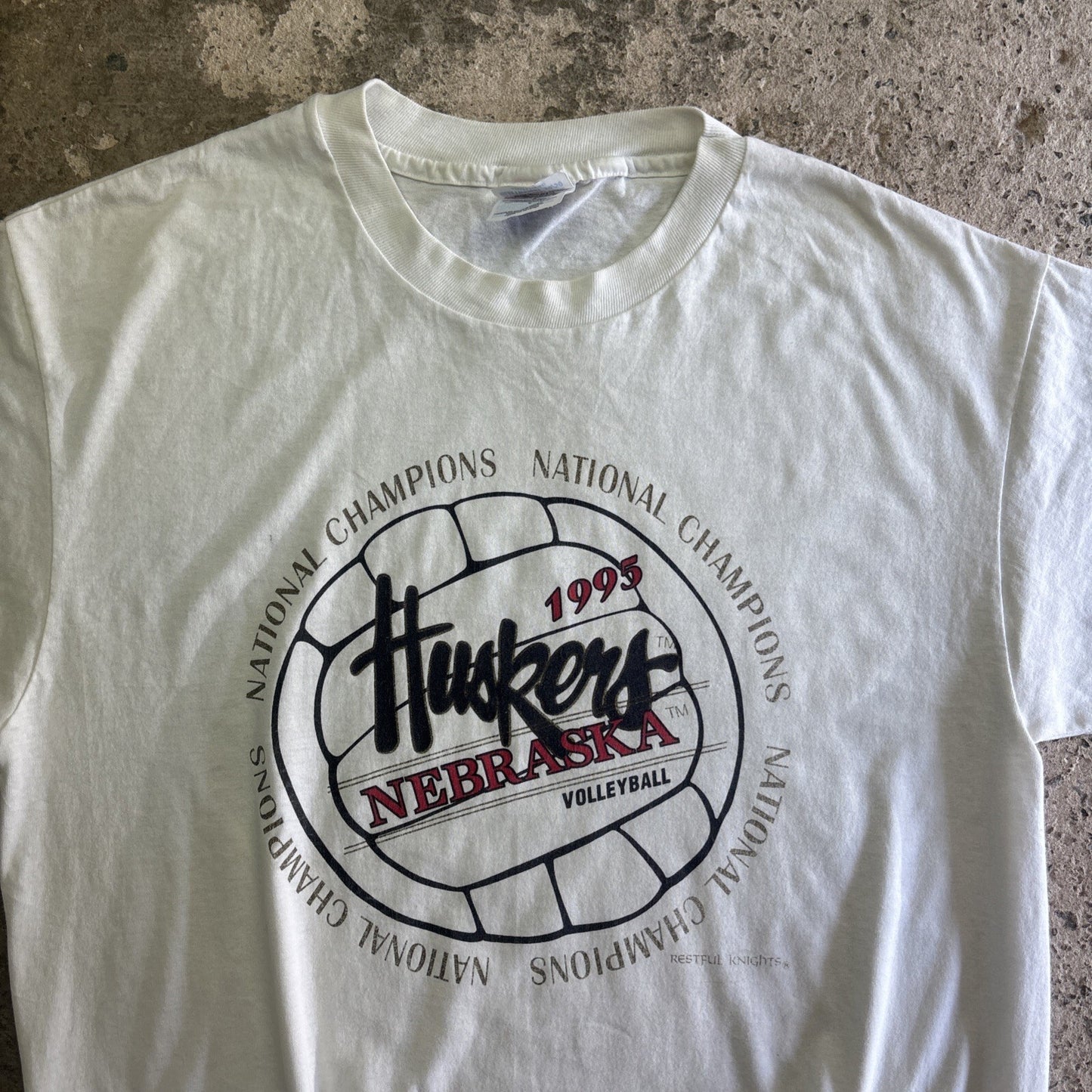 Vintage White 95’ Graphic Volleyball Single Stitch T-Shirt | Size L