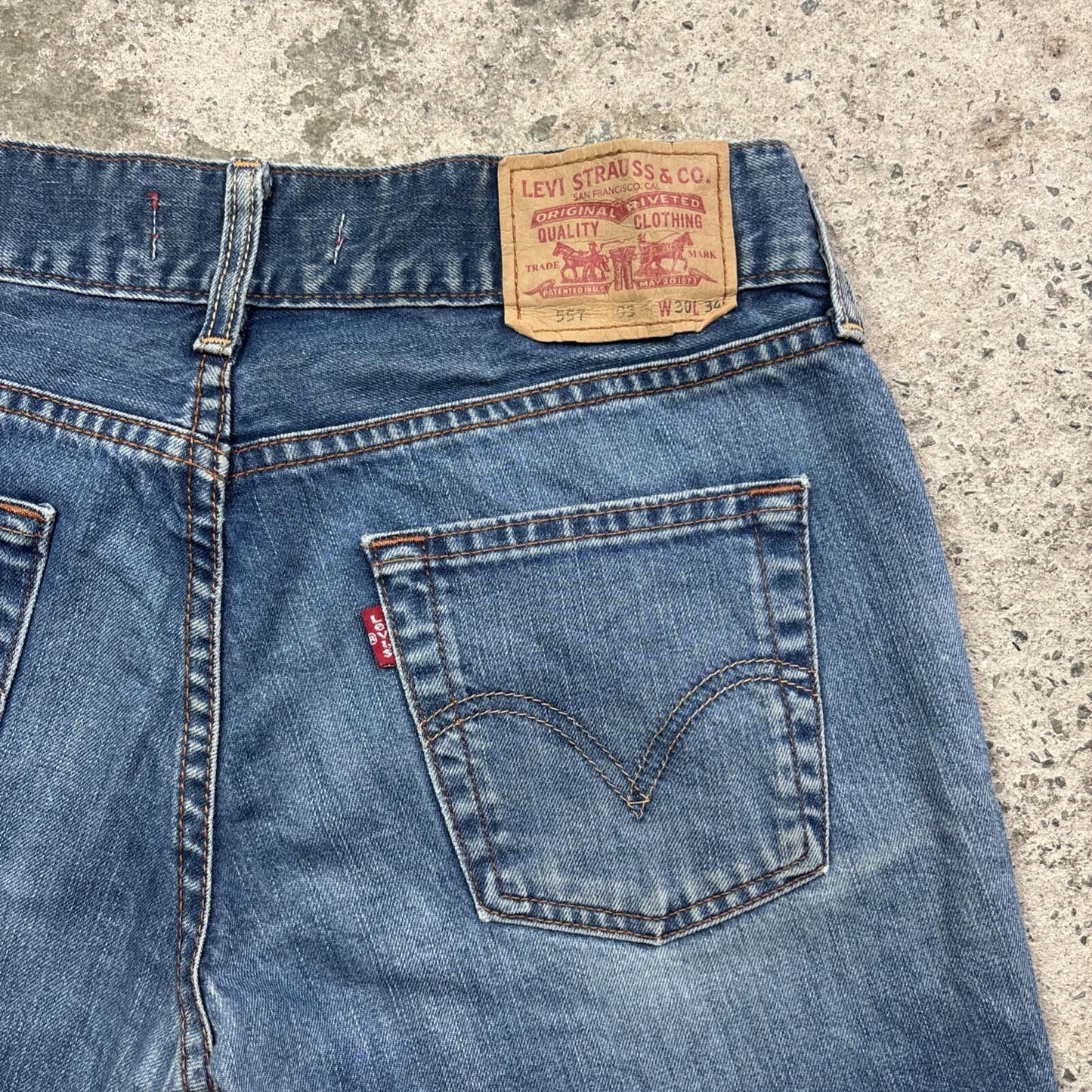 Textured Blue Women’s Levis 557 Cut Off Jean Shorts | W30"