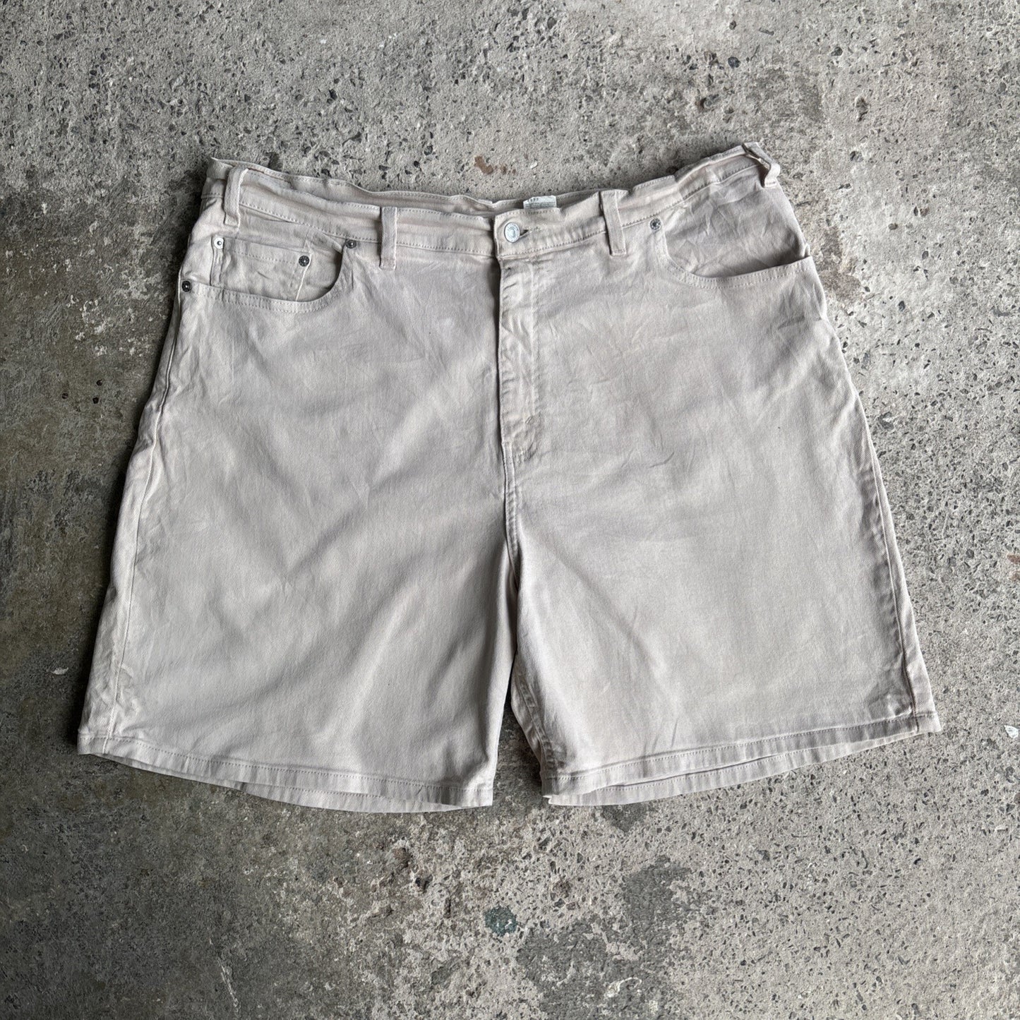 Cream Denim Levis Shorts | W40"