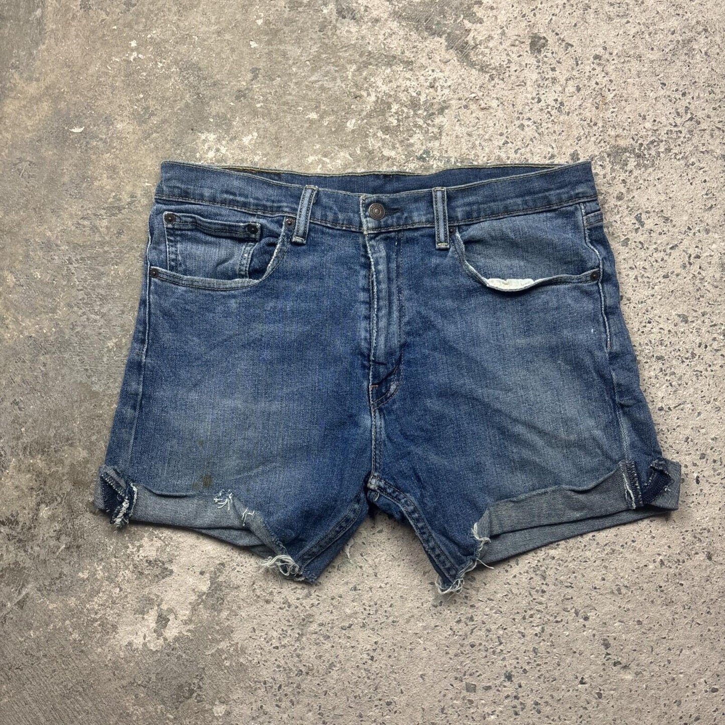 Blue Denim Levi’s Women’s Short Jean Shorts | W34"