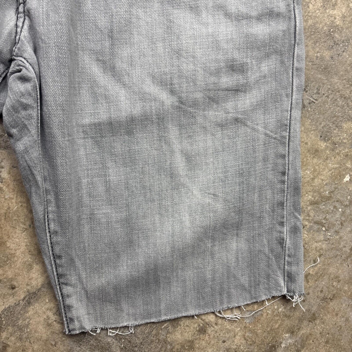 Grey Levi’s 514 Men’s Cut Off Shorts | W33