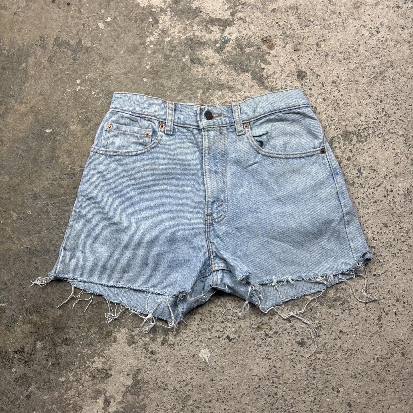Light Blue Denim Levi’s 550 Cut Off Jean Shorts | W31"