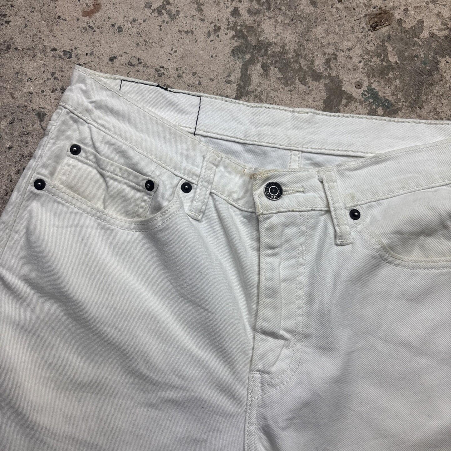 White Levi’s 511 Men’s Cut Off Shorts | W32