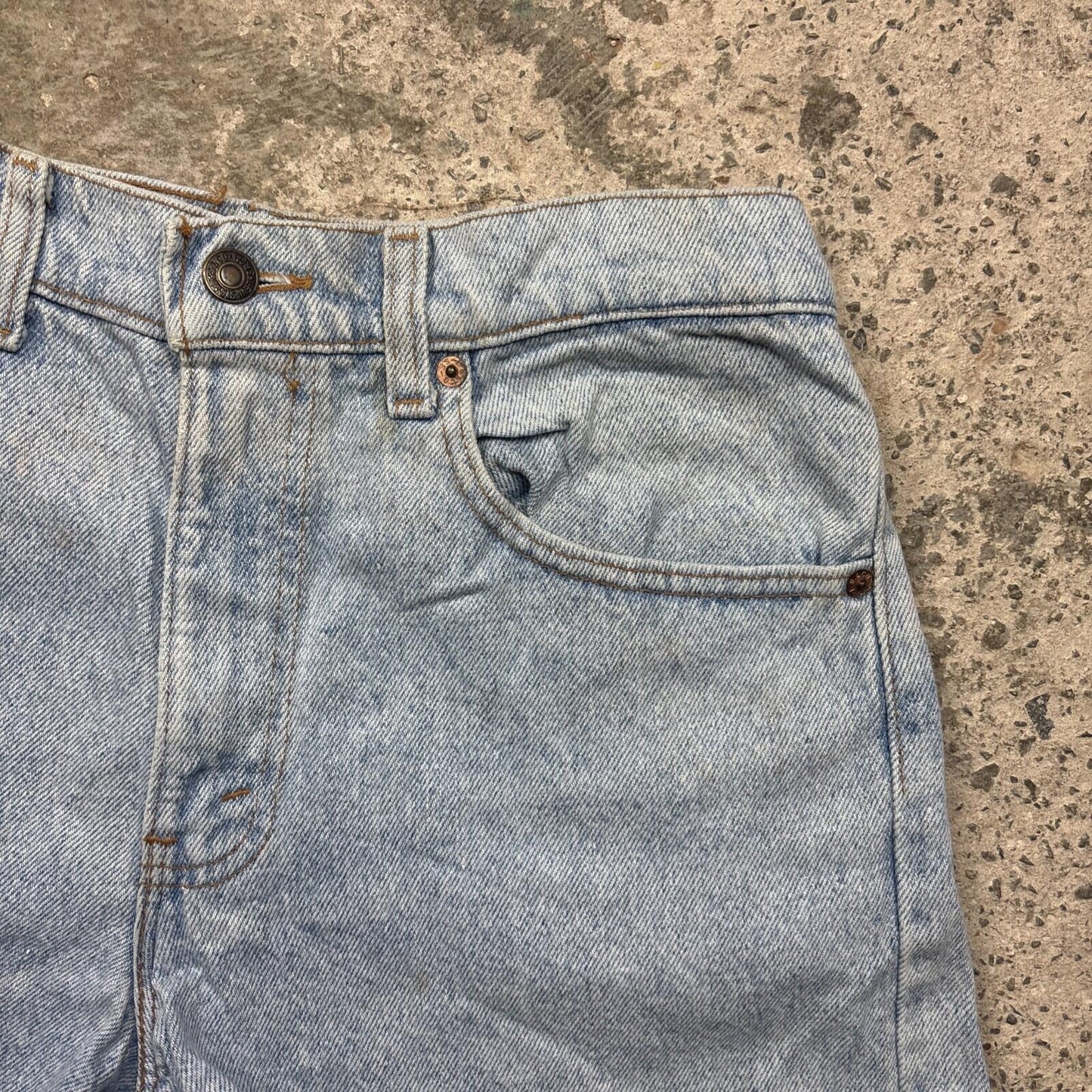 Light Blue Denim Levi’s 550 Cut Off Jean Shorts | W31"