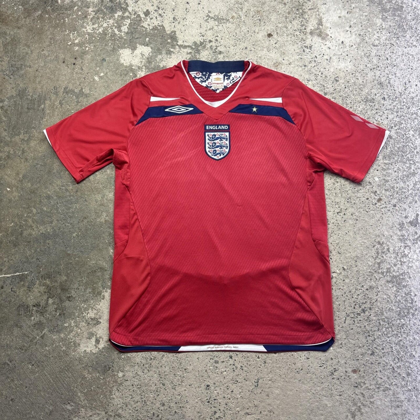 Red Umbro 2008/10 England Football Away Shirt | Size: L