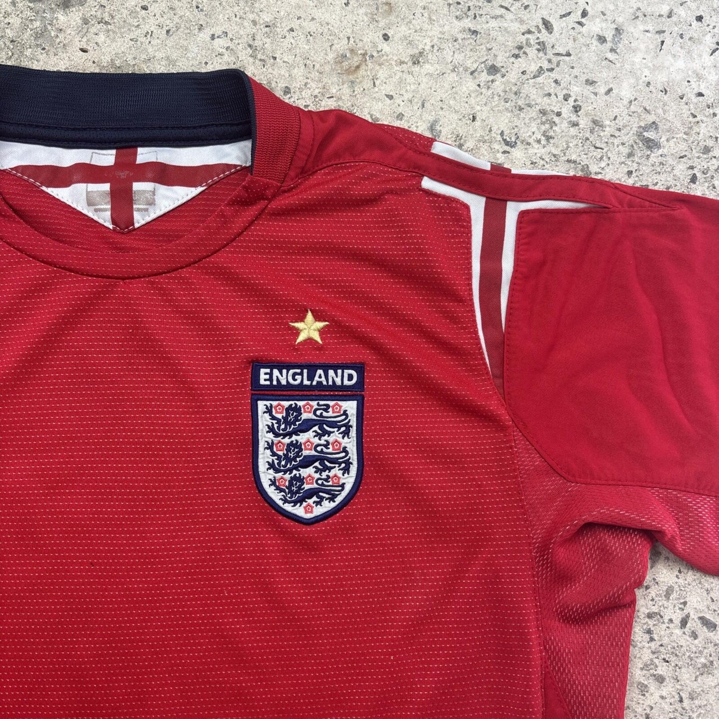 Red Umbro 2004/06 England Football Shirt | Size M