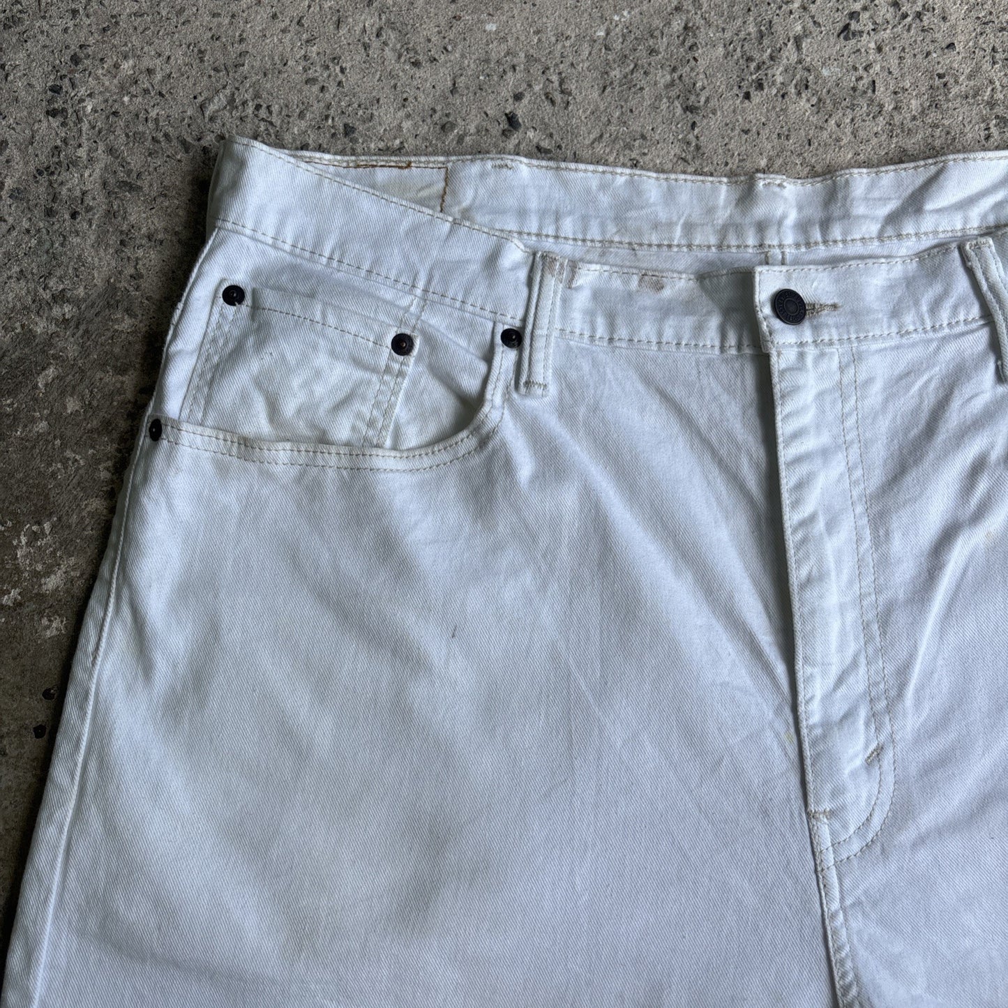White Levis 569 Denim Jean Shorts | W40"