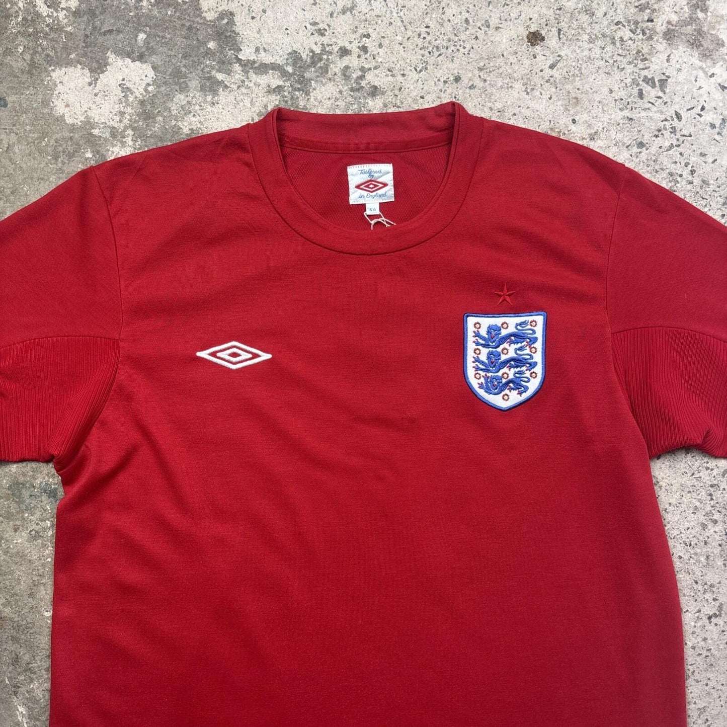 Red England Umbro Football Home Shirt 2010/11 Season | Size:  L