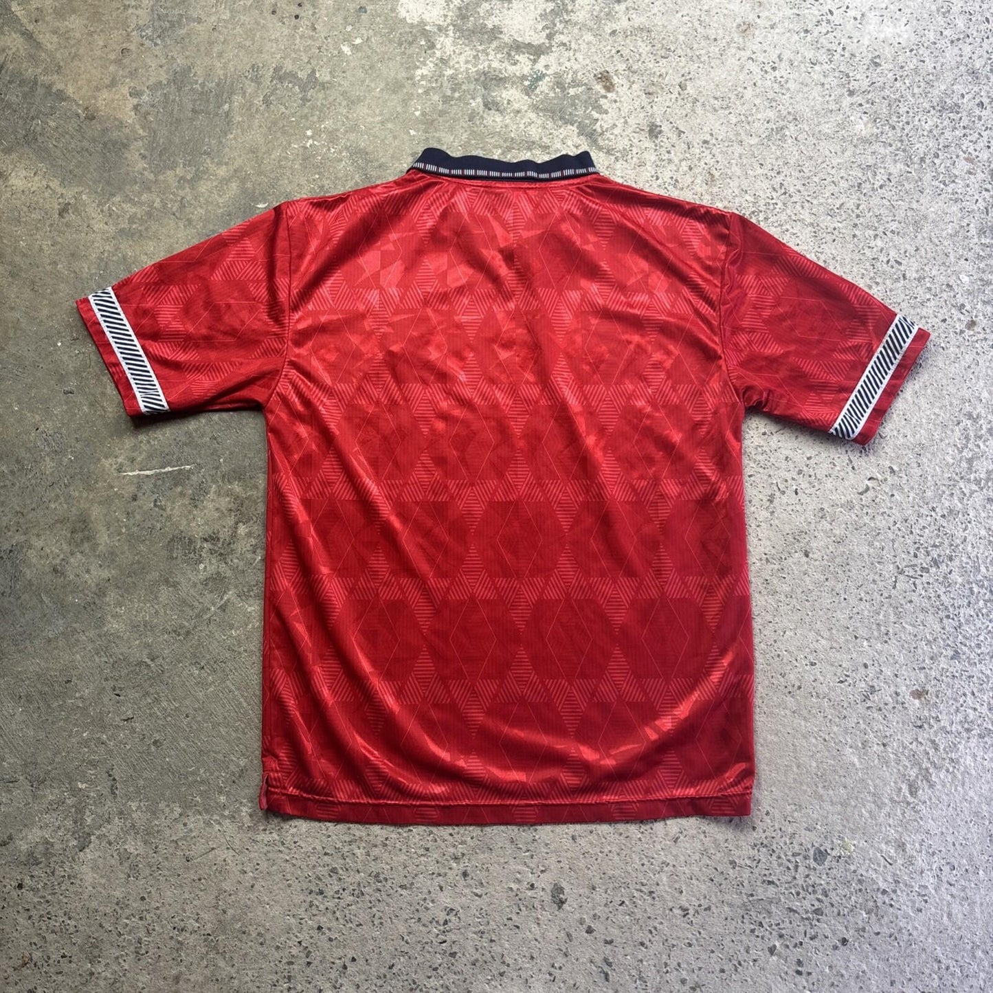 Red England Official Retro Style Football Shirt | Size: L