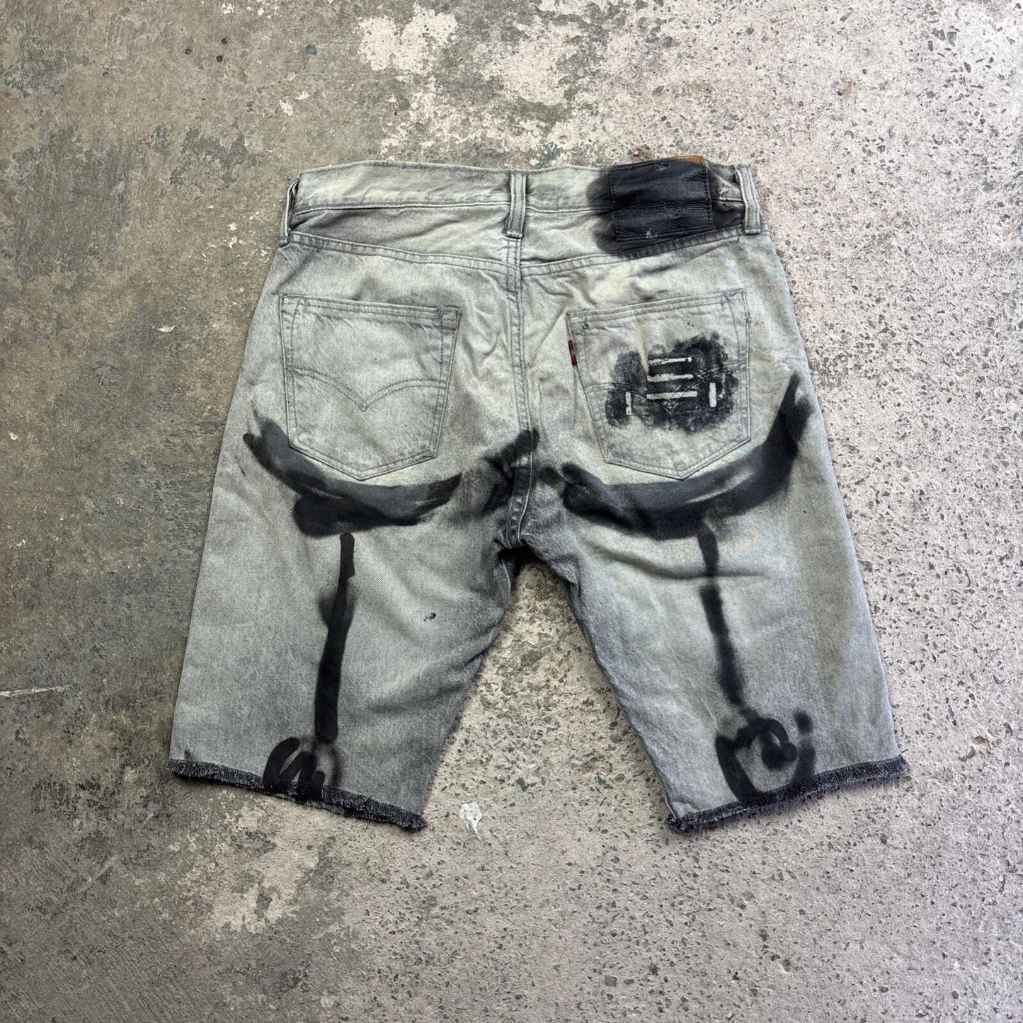 Grey & Black Paint Design Levi’s Jean Shorts | W30"