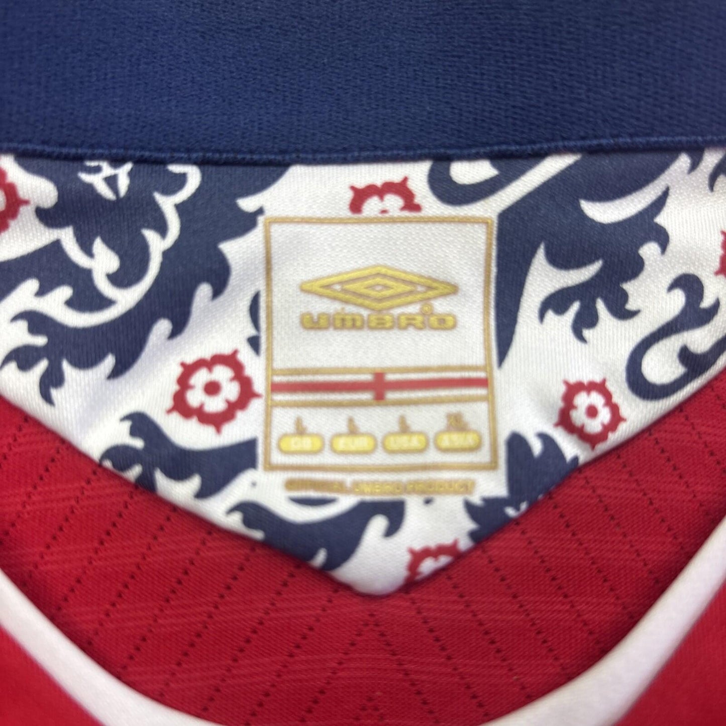 Red Umbro 2008/10 England Away Football Shirt | Size: L
