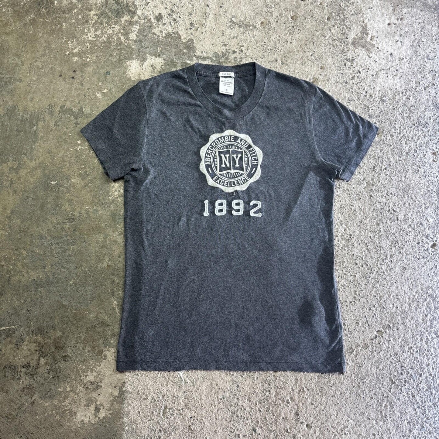 Abercrombie &  Fitch Grey Embroidered T-Shirt | Size: Small