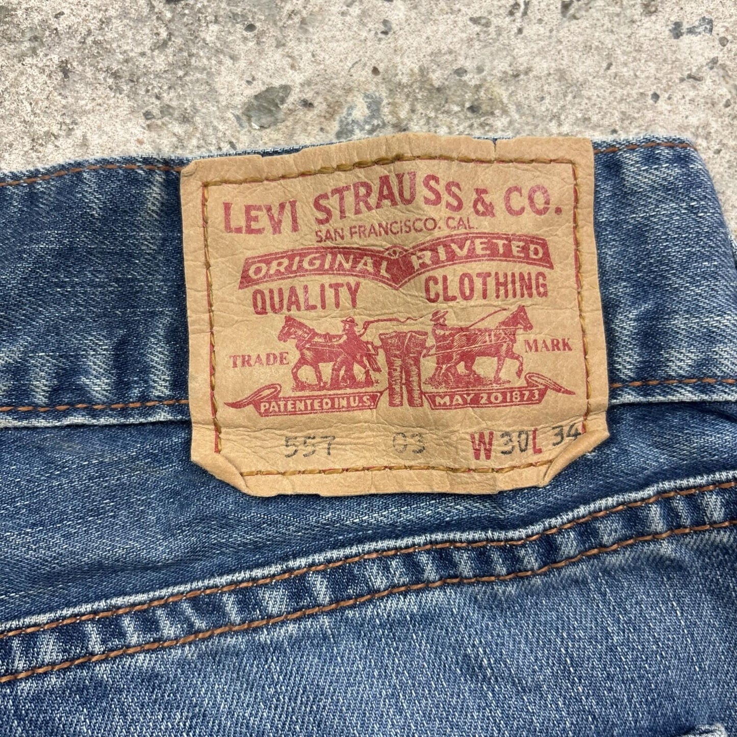 Textured Blue Women’s Levis 557 Cut Off Jean Shorts | W30"