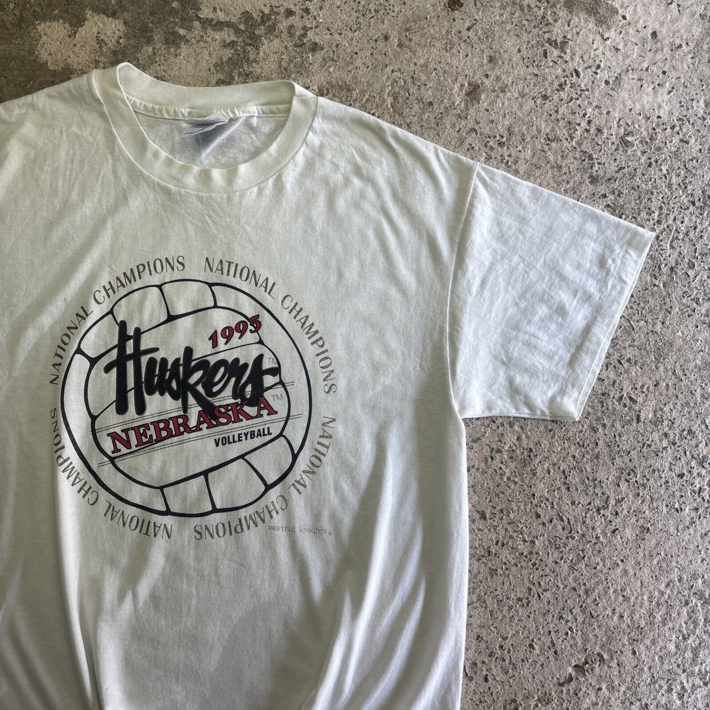 Vintage White 95’ Graphic Volleyball Single Stitch T-Shirt | Size L