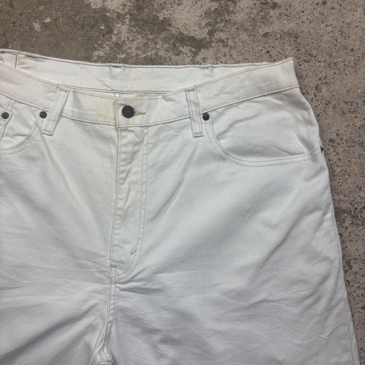 White Levi’s 569 Relaxed Jean Shorts | W38"
