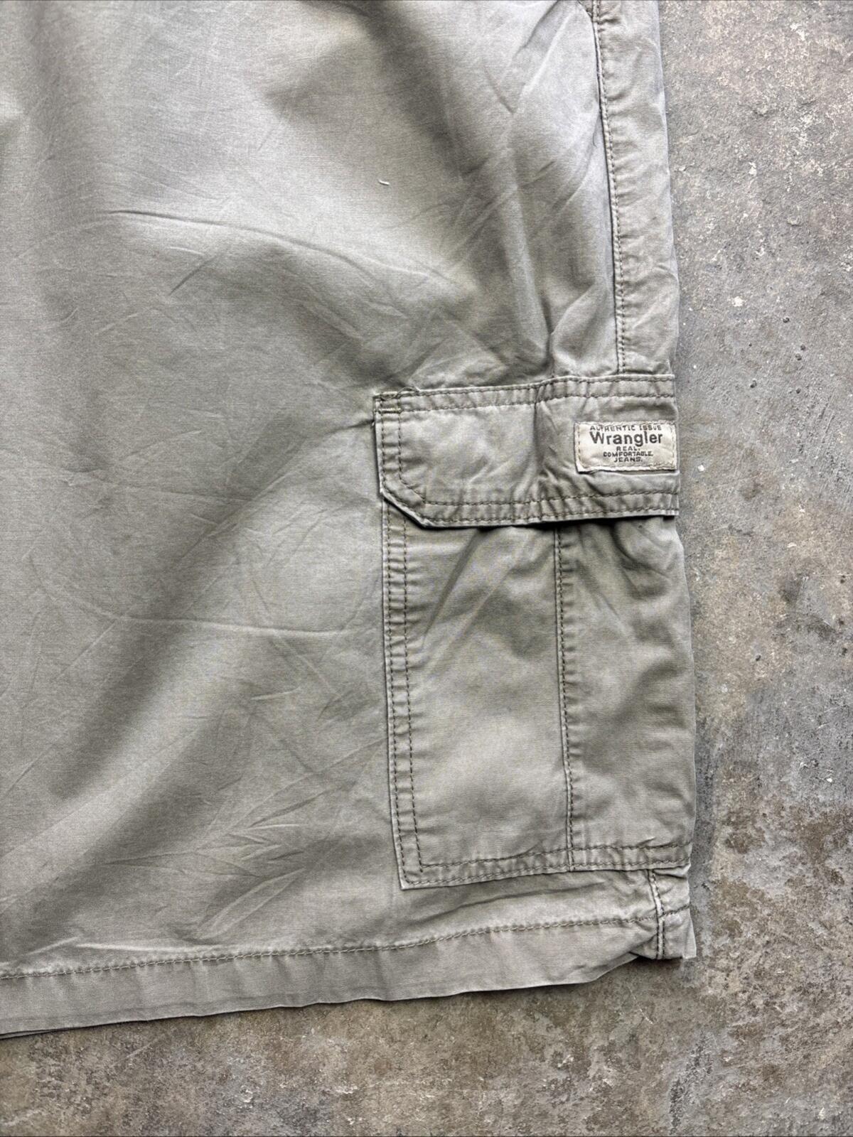 Wrangler Men's Cream Cargo Shorts - W48