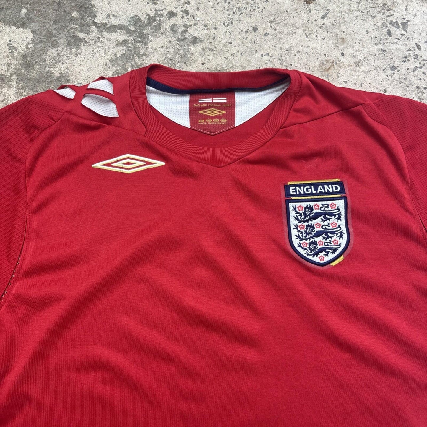 Red Umbro England 2006/08 Away Shirt | Size: L