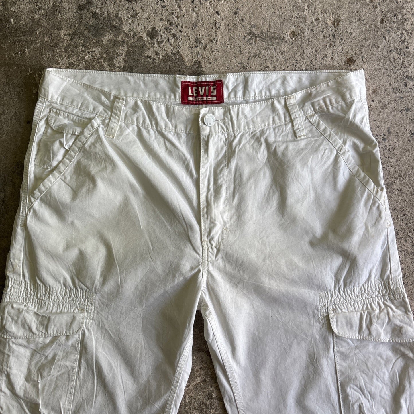 White Y2K Levis Cargo Shorts | W42"
