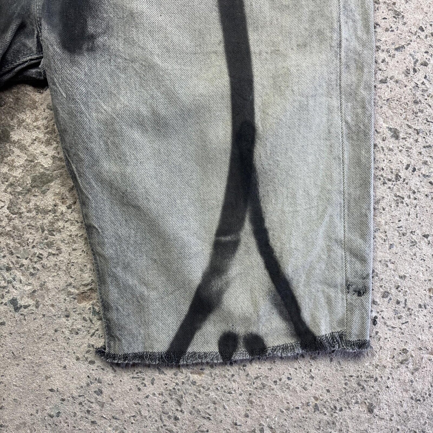 Grey & Black Paint Design Levi’s Jean Shorts | W30"